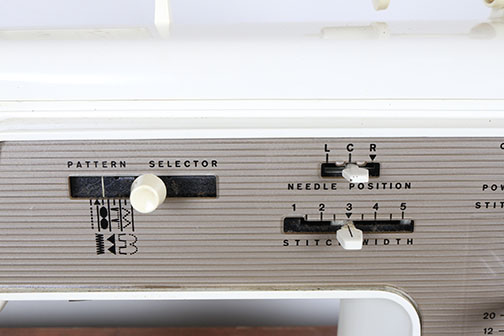 Vintage Singer Sewing Machine in Cabinet With Accessories