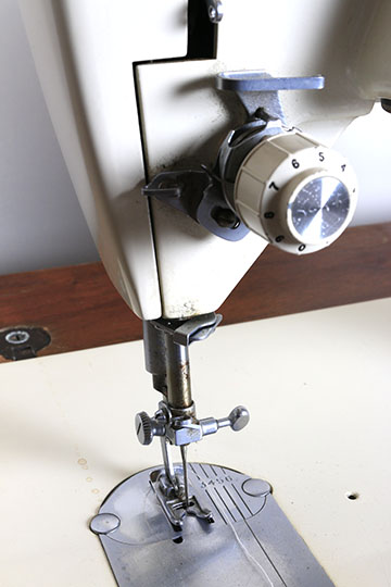 Vintage Singer Sewing Machine in Cabinet With Accessories