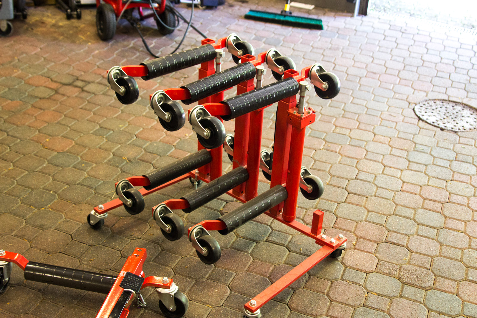 Griot's Garage Hydraulic Automobile Wheel Dolly Set and Stand