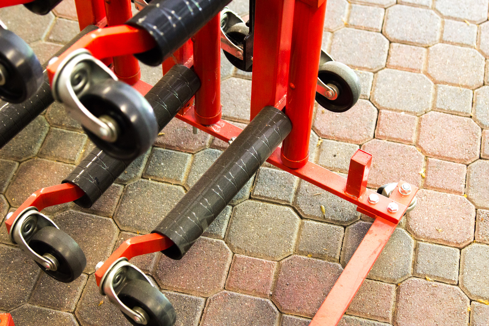 Griot's Garage Hydraulic Automobile Wheel Dolly Set and Stand