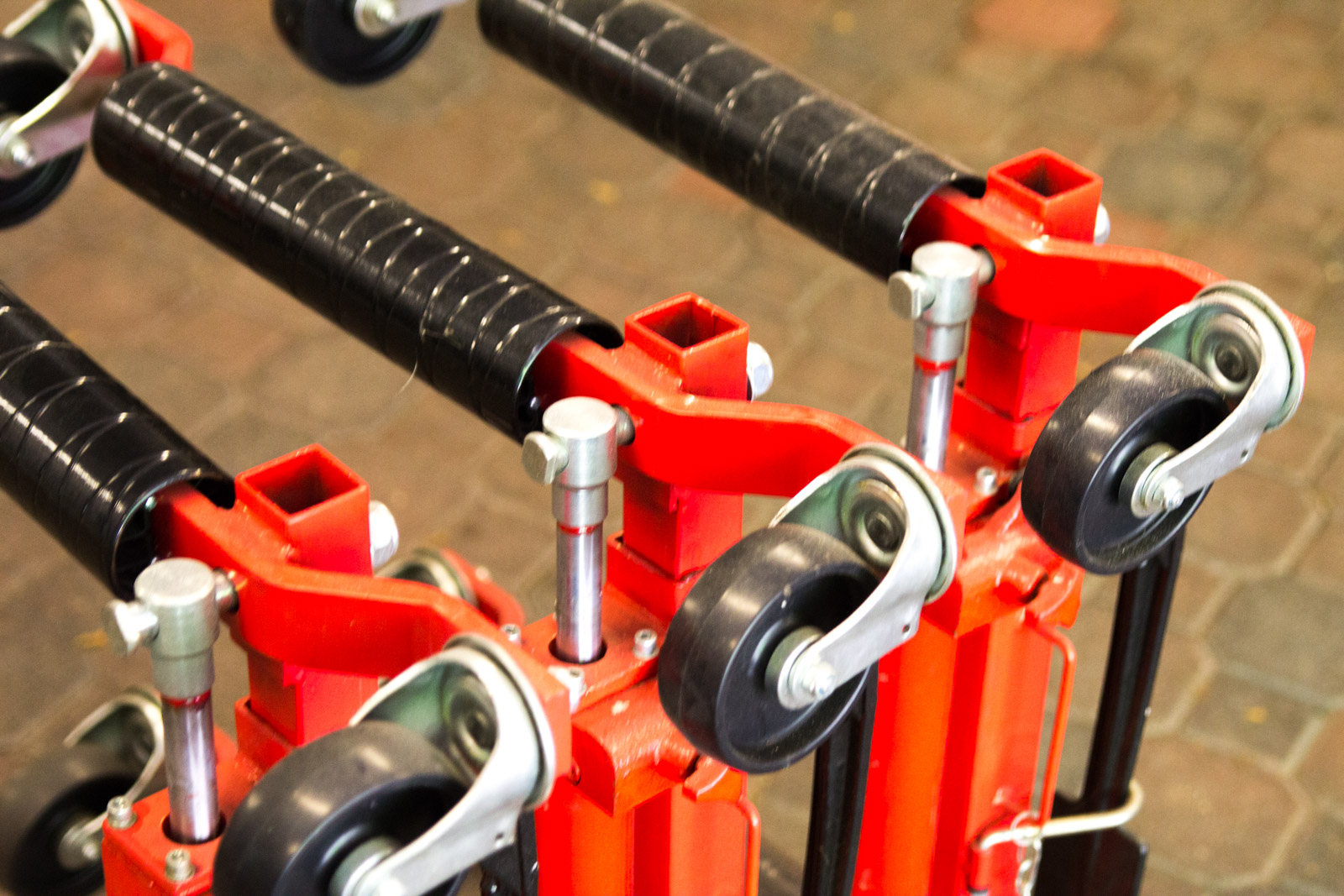 Griot's Garage Hydraulic Automobile Wheel Dolly Set and Stand