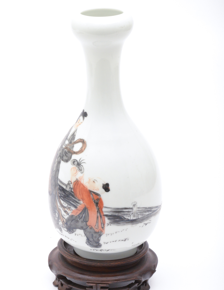 Early 20th Century Chinese Porcelain Vase