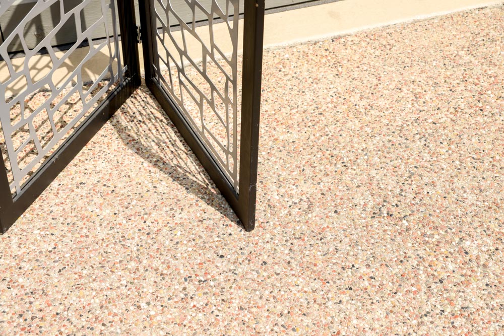 Tri-Fold Metal and Wood Screen