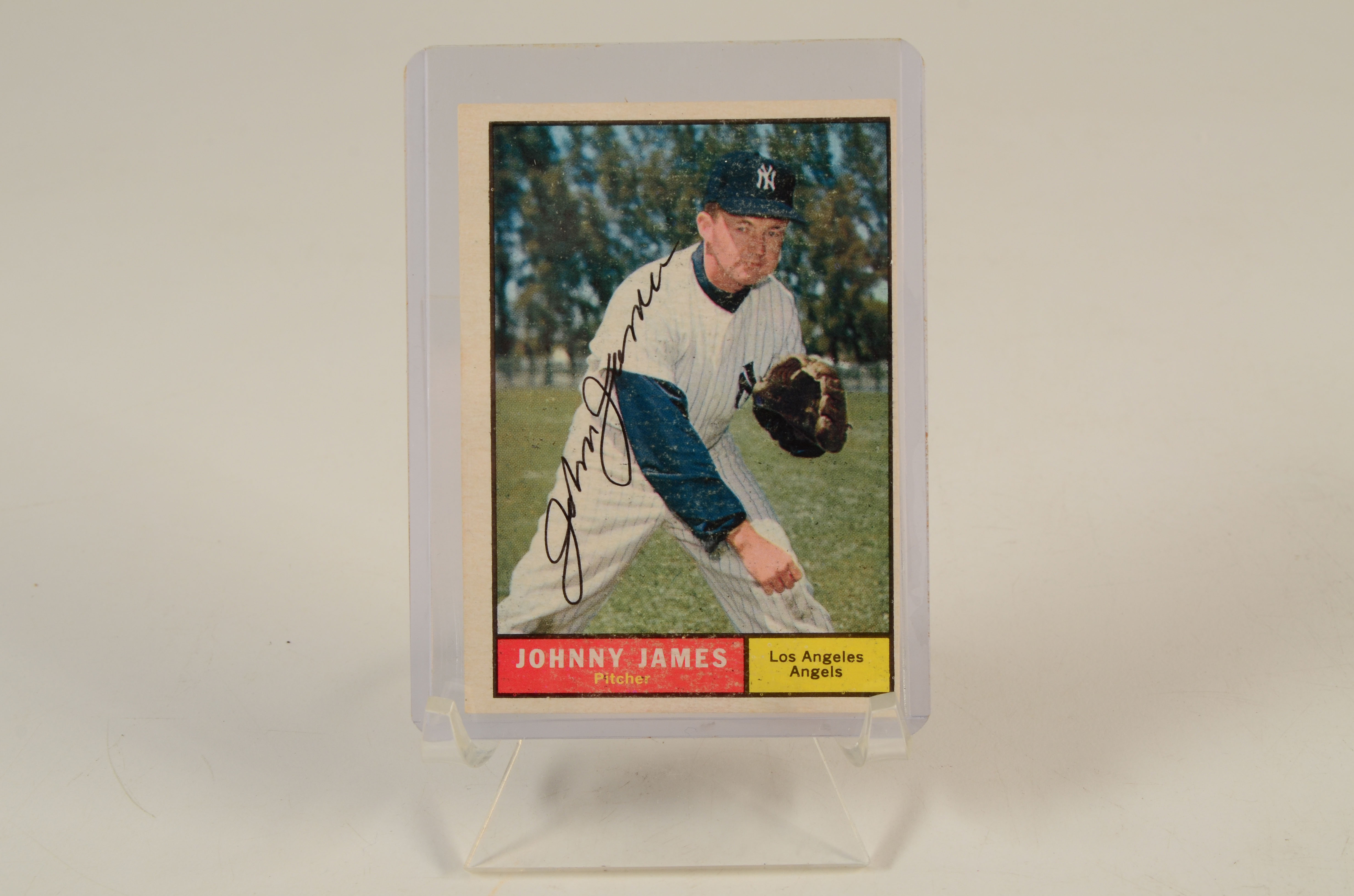 Eight Signed Baseball Cards Including Seaver, Yaz and Schmidt