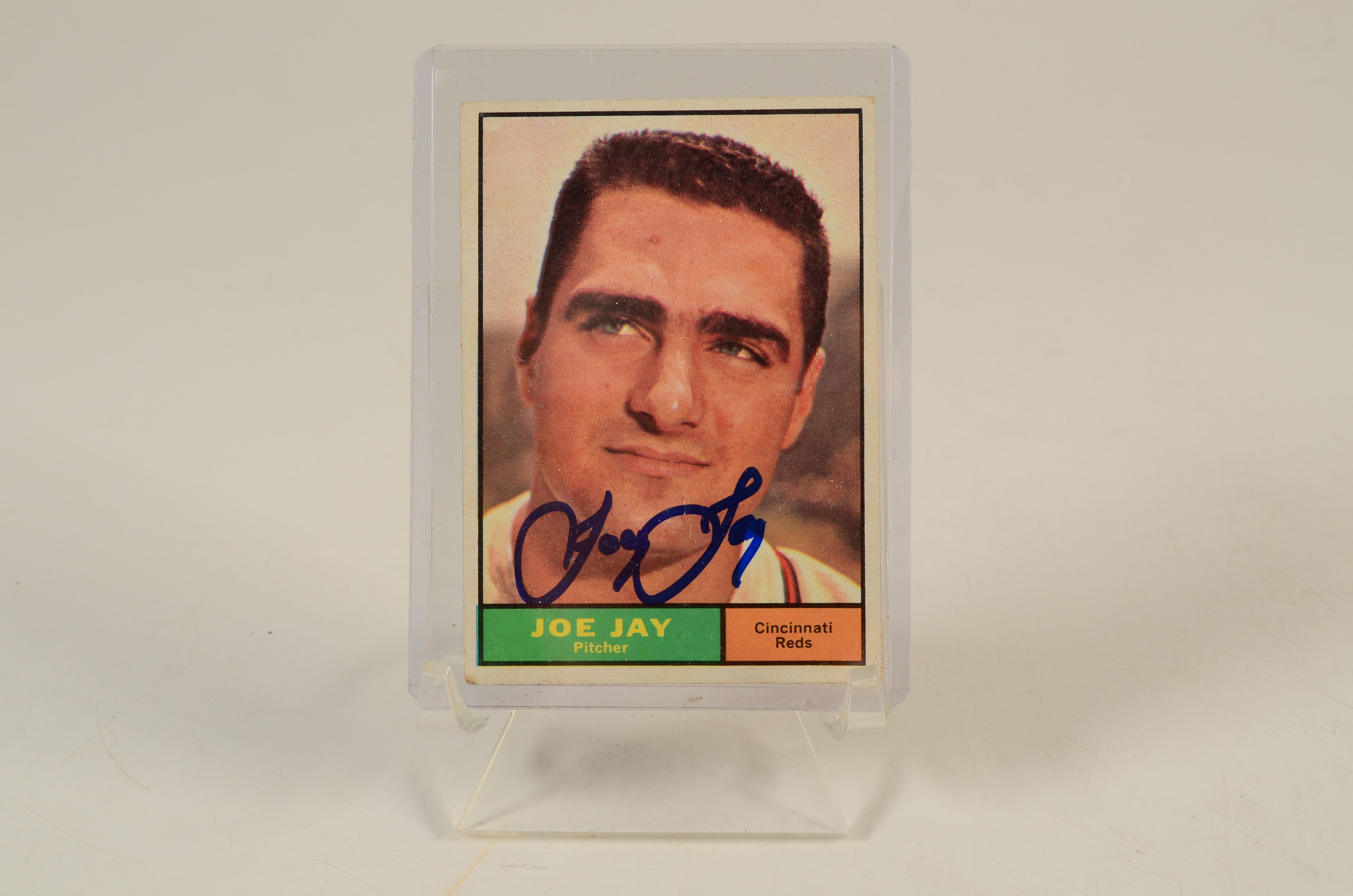 Eight Signed Baseball Cards Including Seaver, Yaz and Schmidt