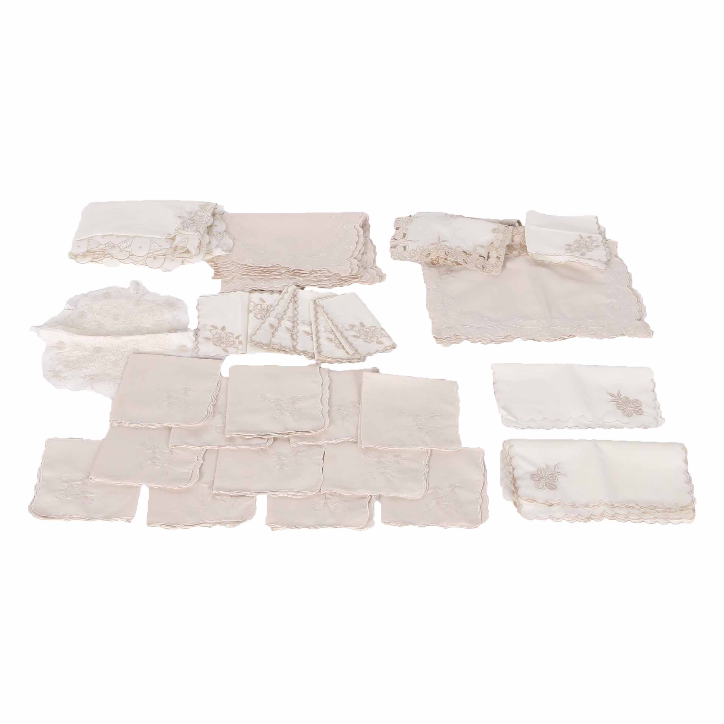 Tablecloth with Matching Cloth Placemats