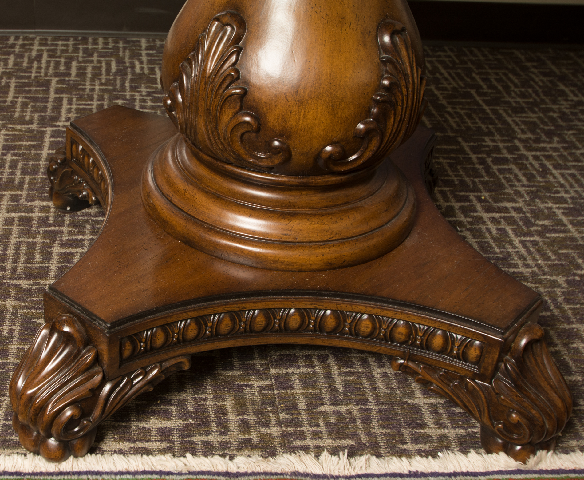 Havertys Villa Clare Round Dining Table