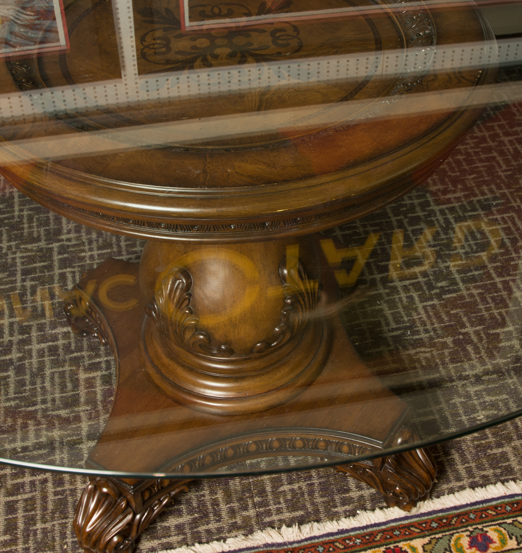 Havertys Villa Clare Round Dining Table