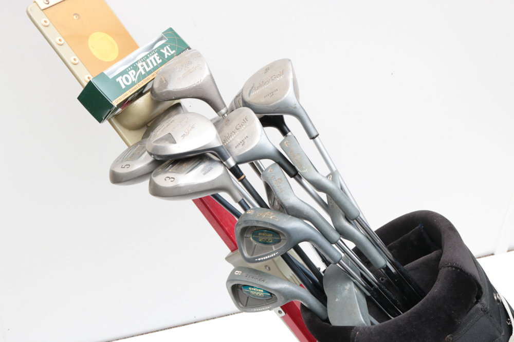 Foldable Two Wheel Push/Pull Wilson Golf Cart with Wilson Bag and Variety of Clubs