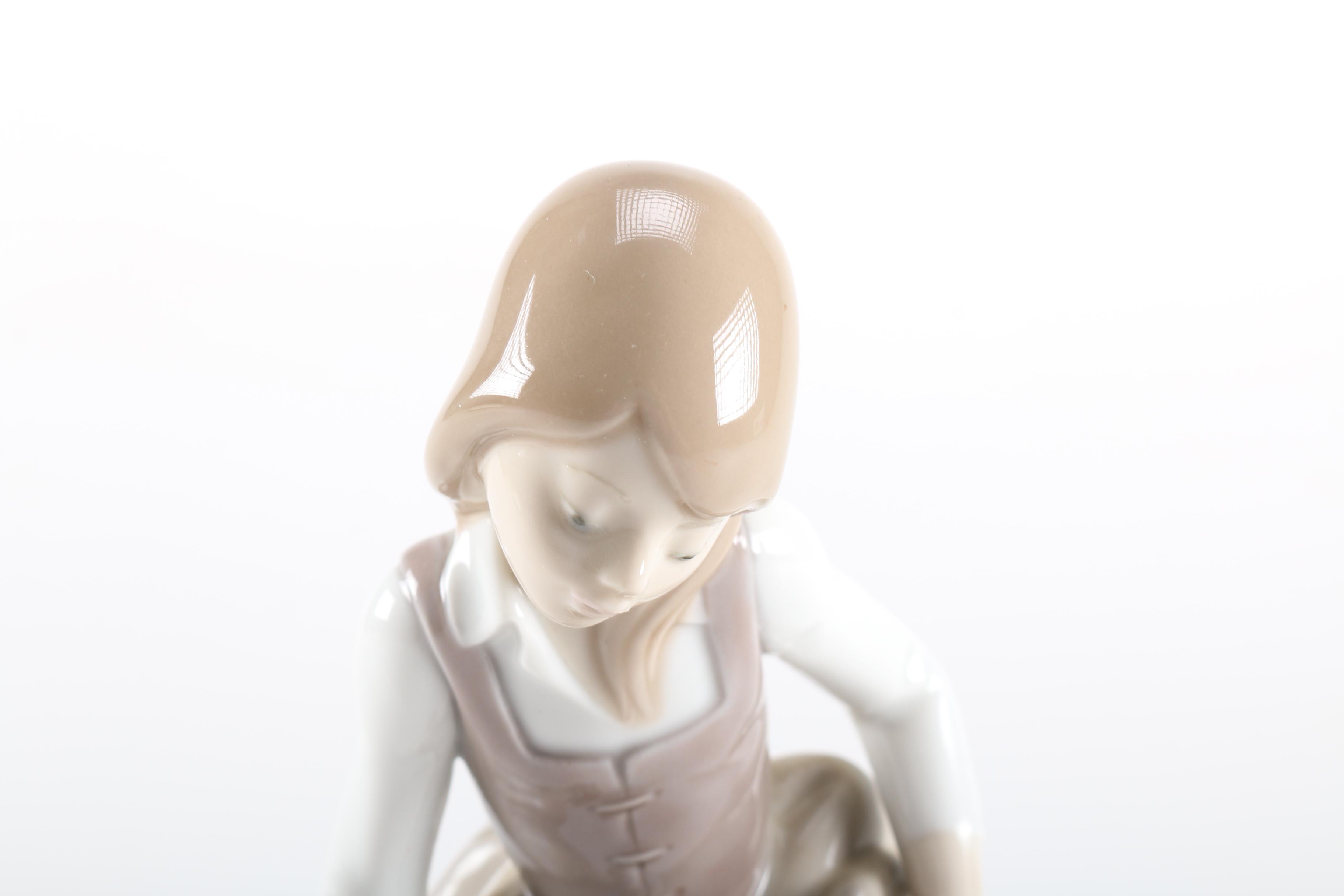 Vintage Lladró Porcelain Figurine "Little Girl with Cat"