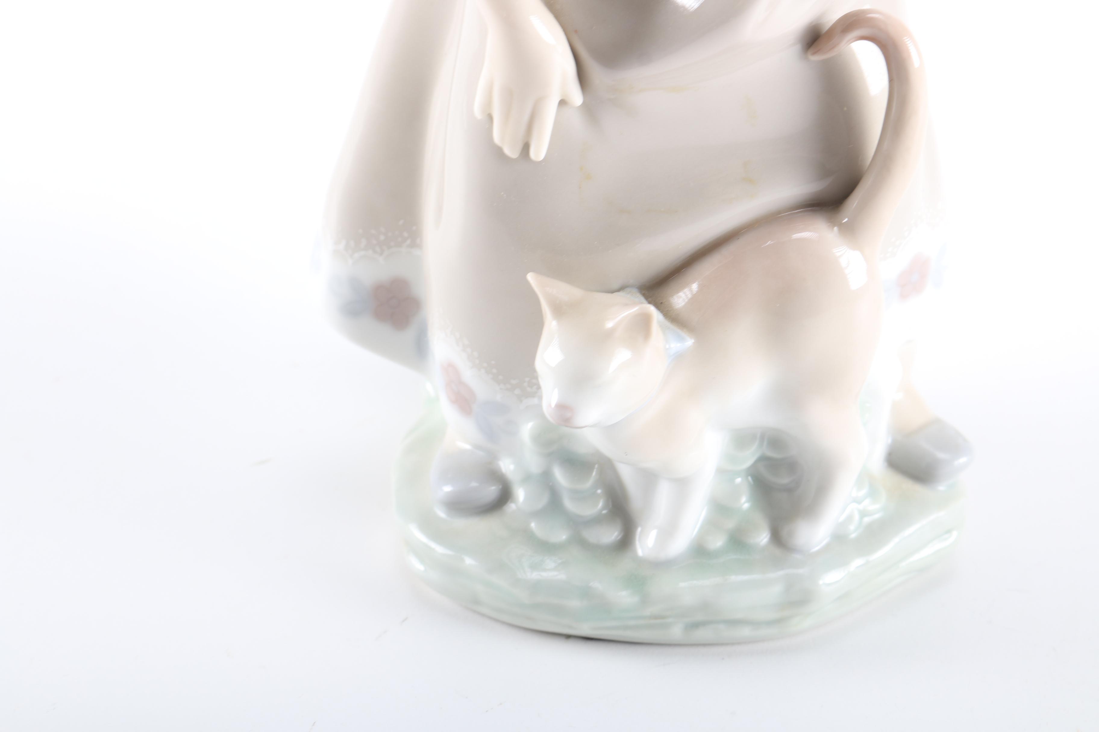 Vintage Lladró Porcelain Figurine "Little Girl with Cat"