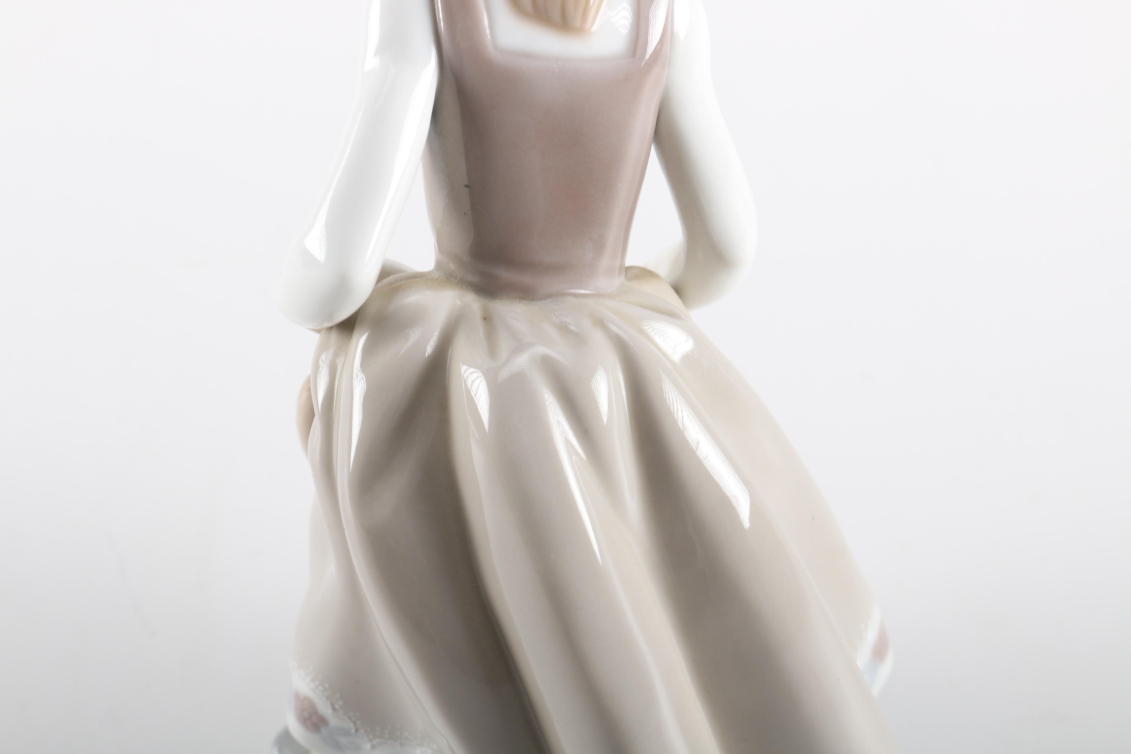 Vintage Lladró Porcelain Figurine "Little Girl with Cat"