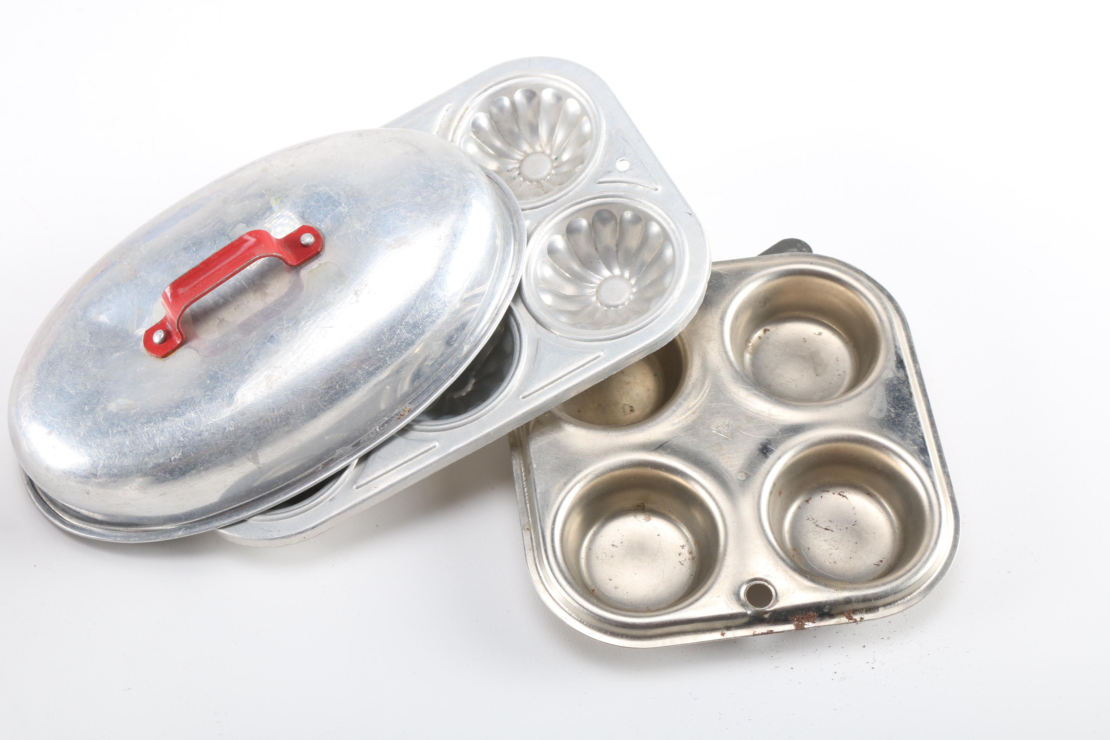 Kitchen Accessories Including a Vintage Mixit Master Jr. Mixer