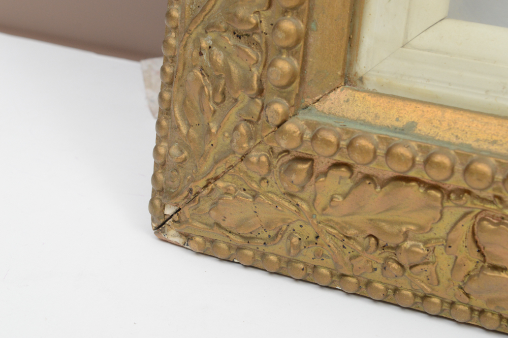 Vintage Ornate Gold Tone Frame with Oak Leaf Decoration