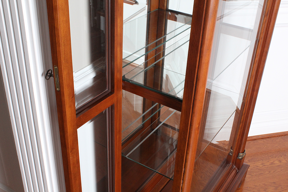 Ethan Allen "Medallion" Curio Cabinet