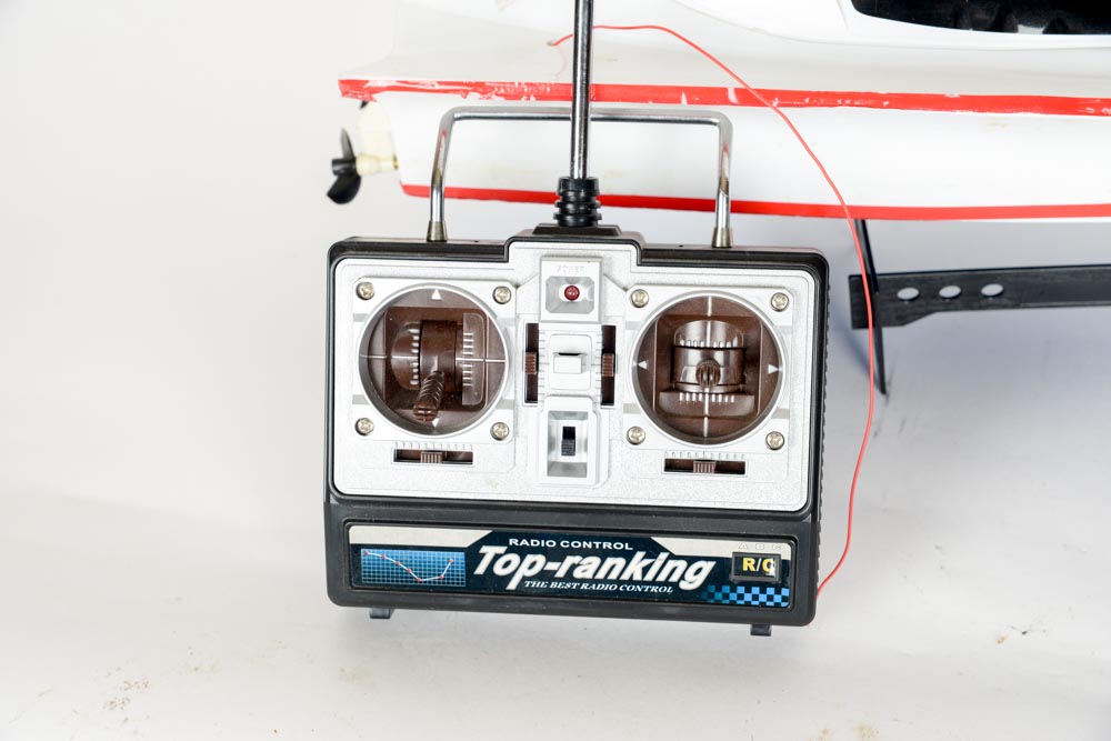 EP Racing Boat with R/C Controller