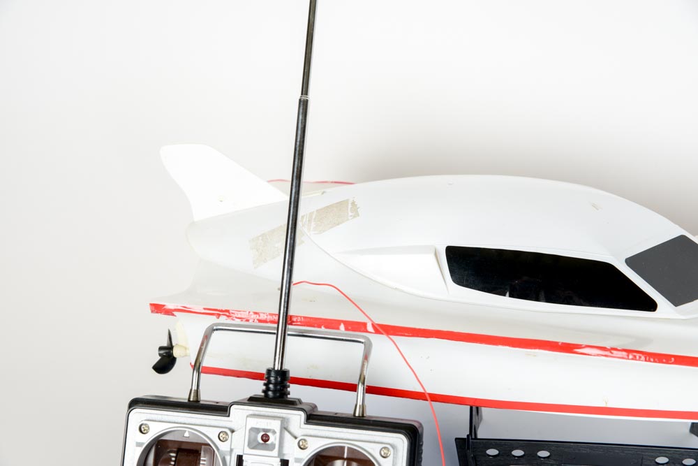 EP Racing Boat with R/C Controller