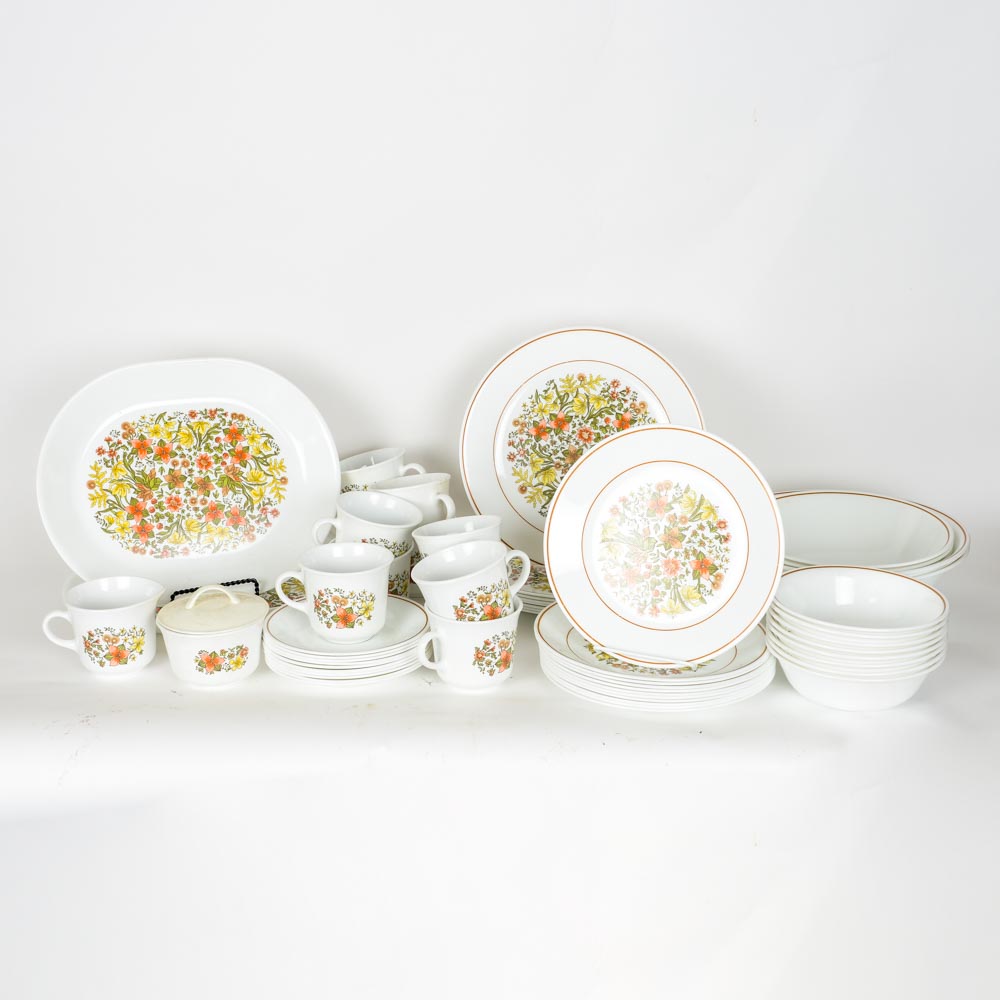 Set of Corelle Dinnerware