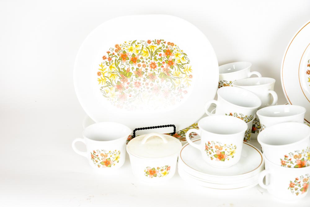 Set of Corelle Dinnerware