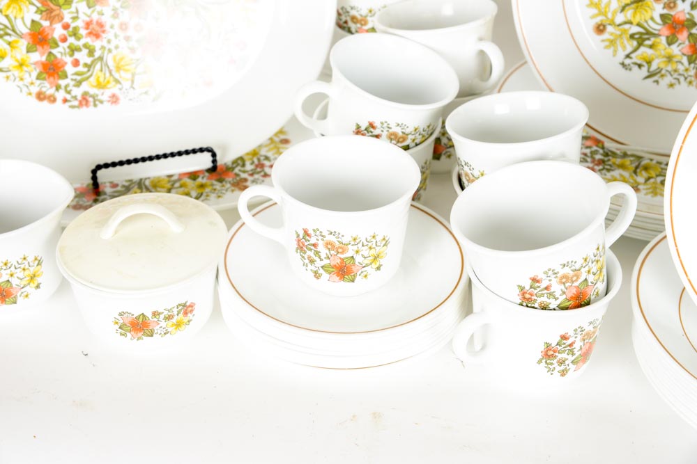 Set of Corelle Dinnerware