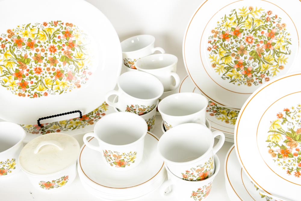 Set of Corelle Dinnerware