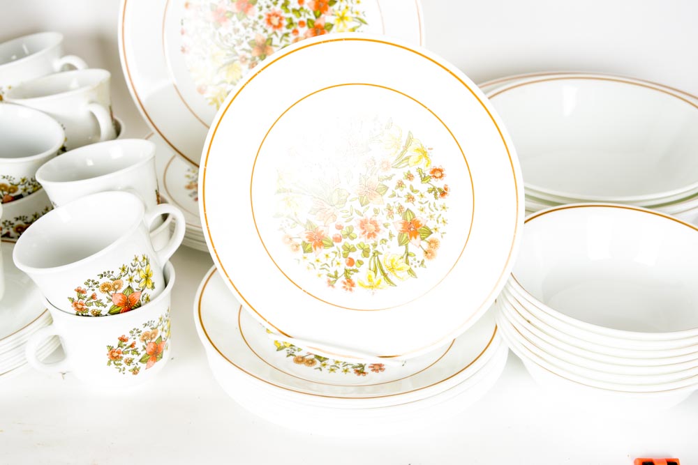Set of Corelle Dinnerware