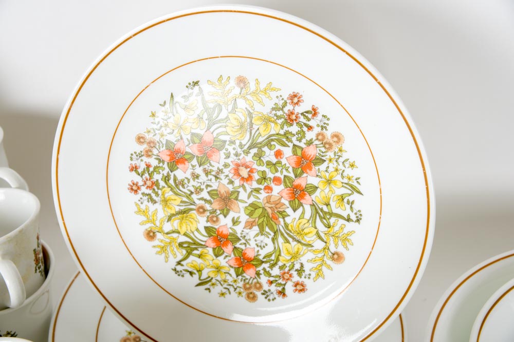 Set of Corelle Dinnerware