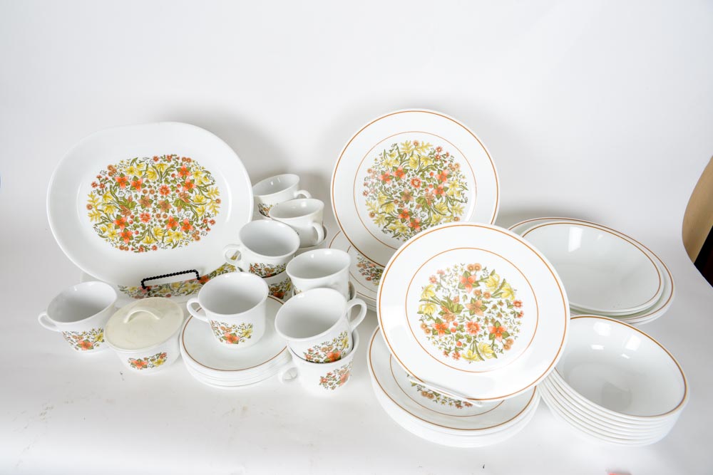 Set of Corelle Dinnerware