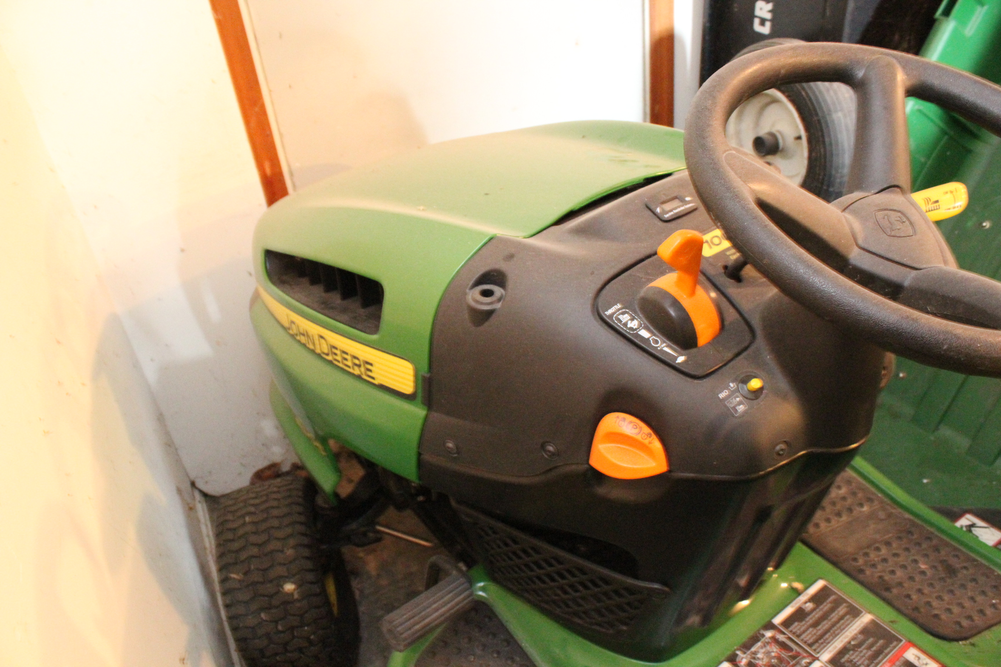 LA105 John Deere Tractor 100 Series and Trailer