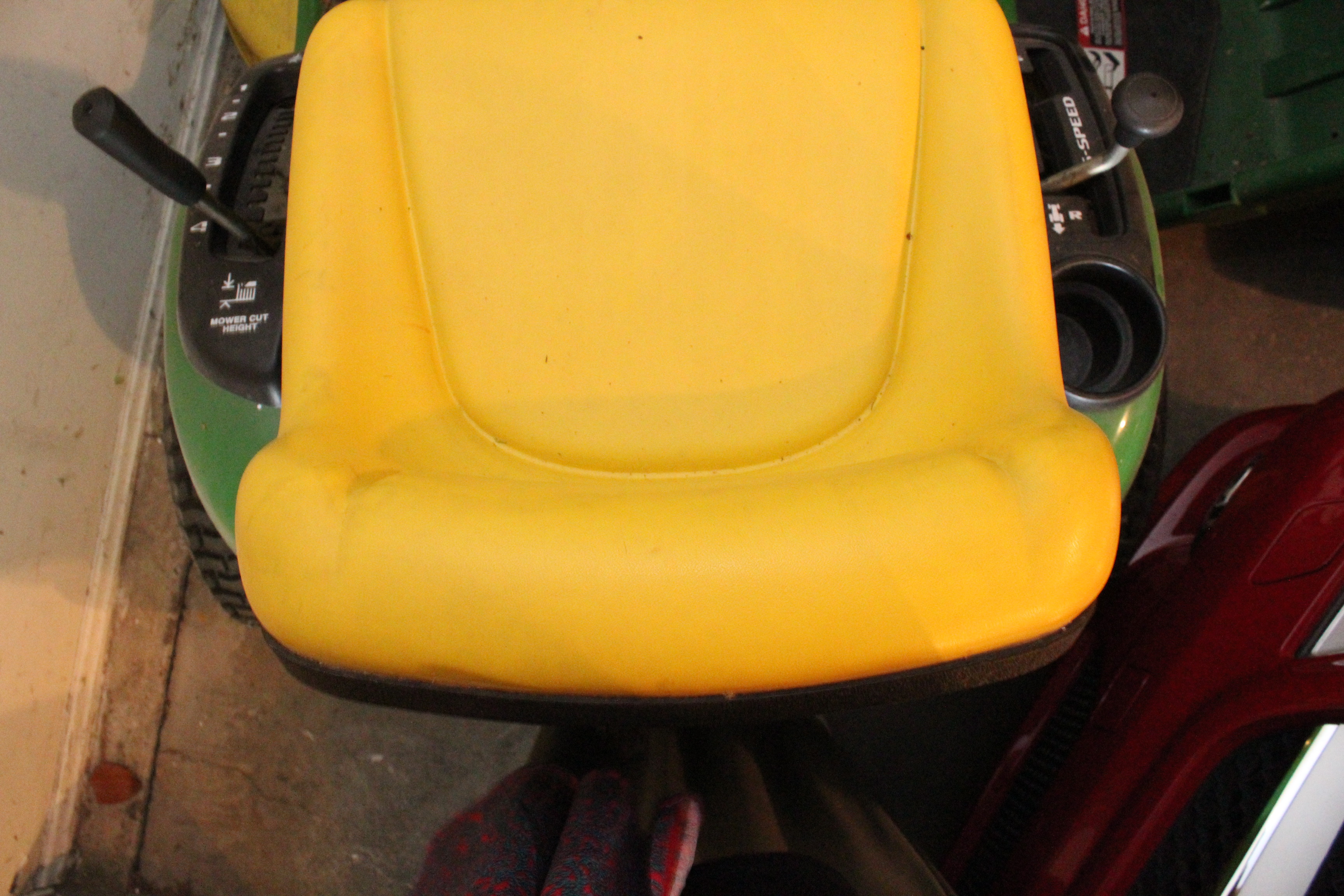 LA105 John Deere Tractor 100 Series and Trailer