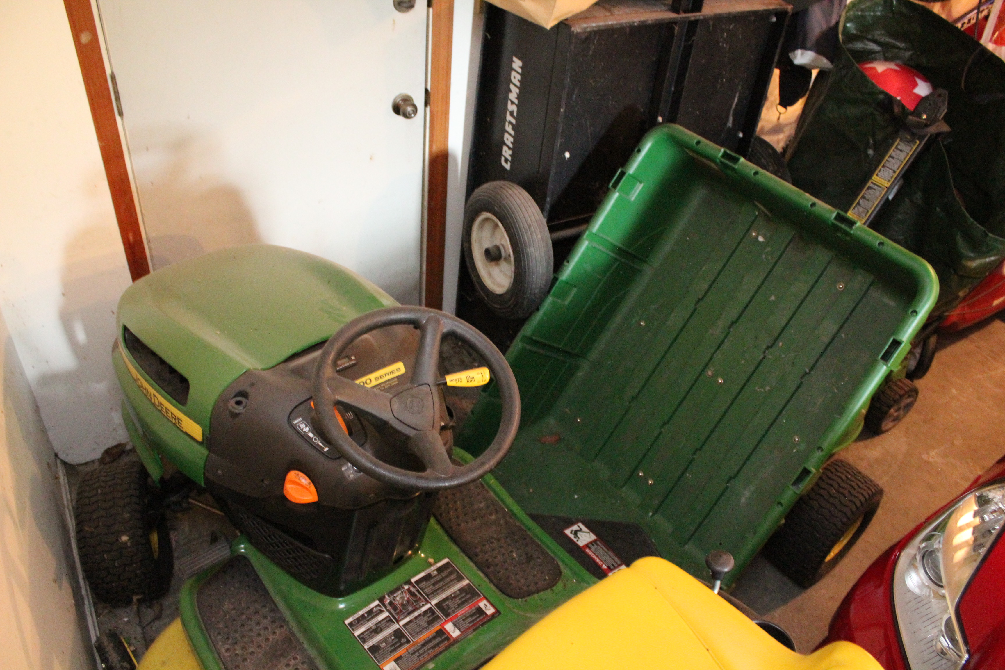 LA105 John Deere Tractor 100 Series and Trailer