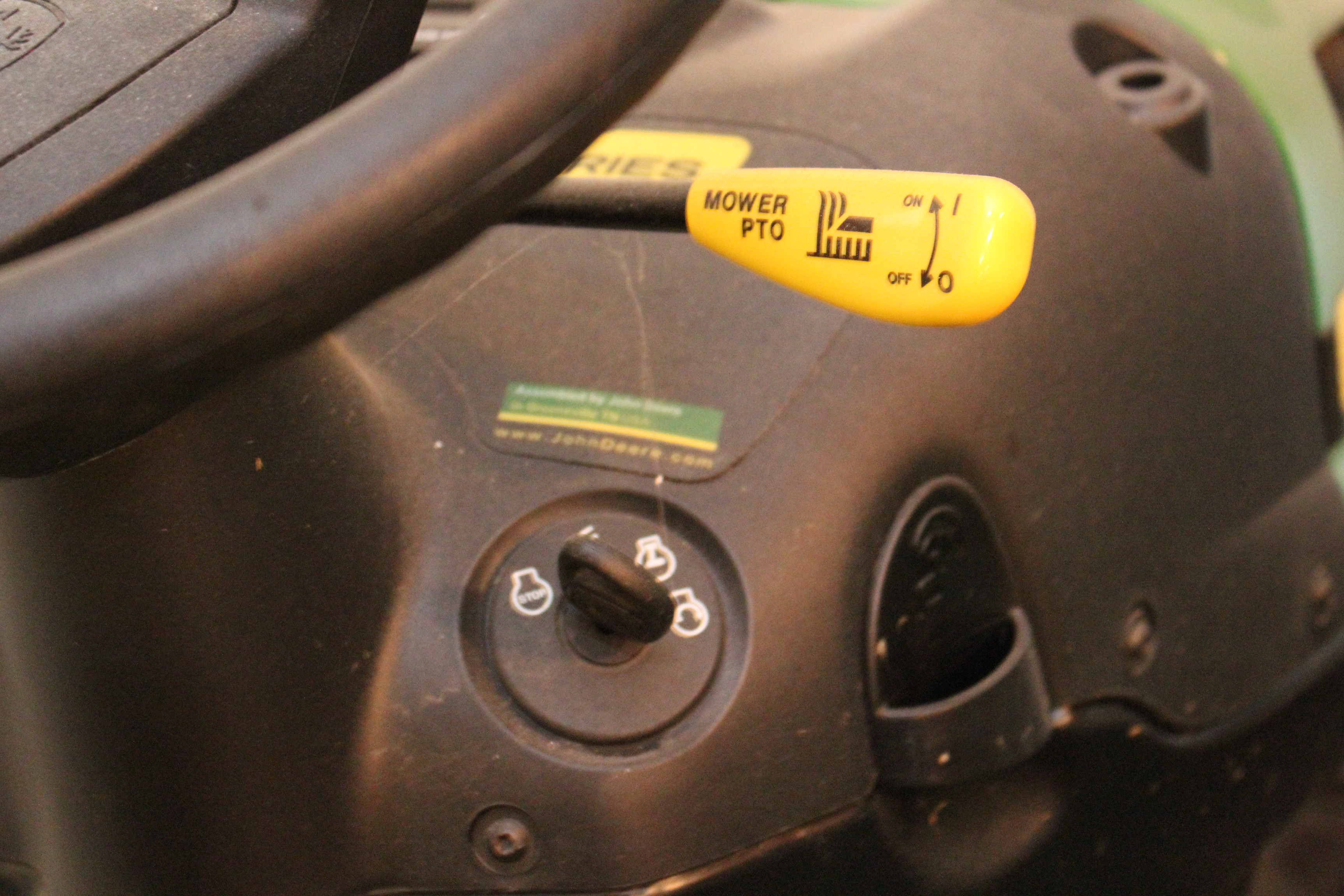 LA105 John Deere Tractor 100 Series and Trailer