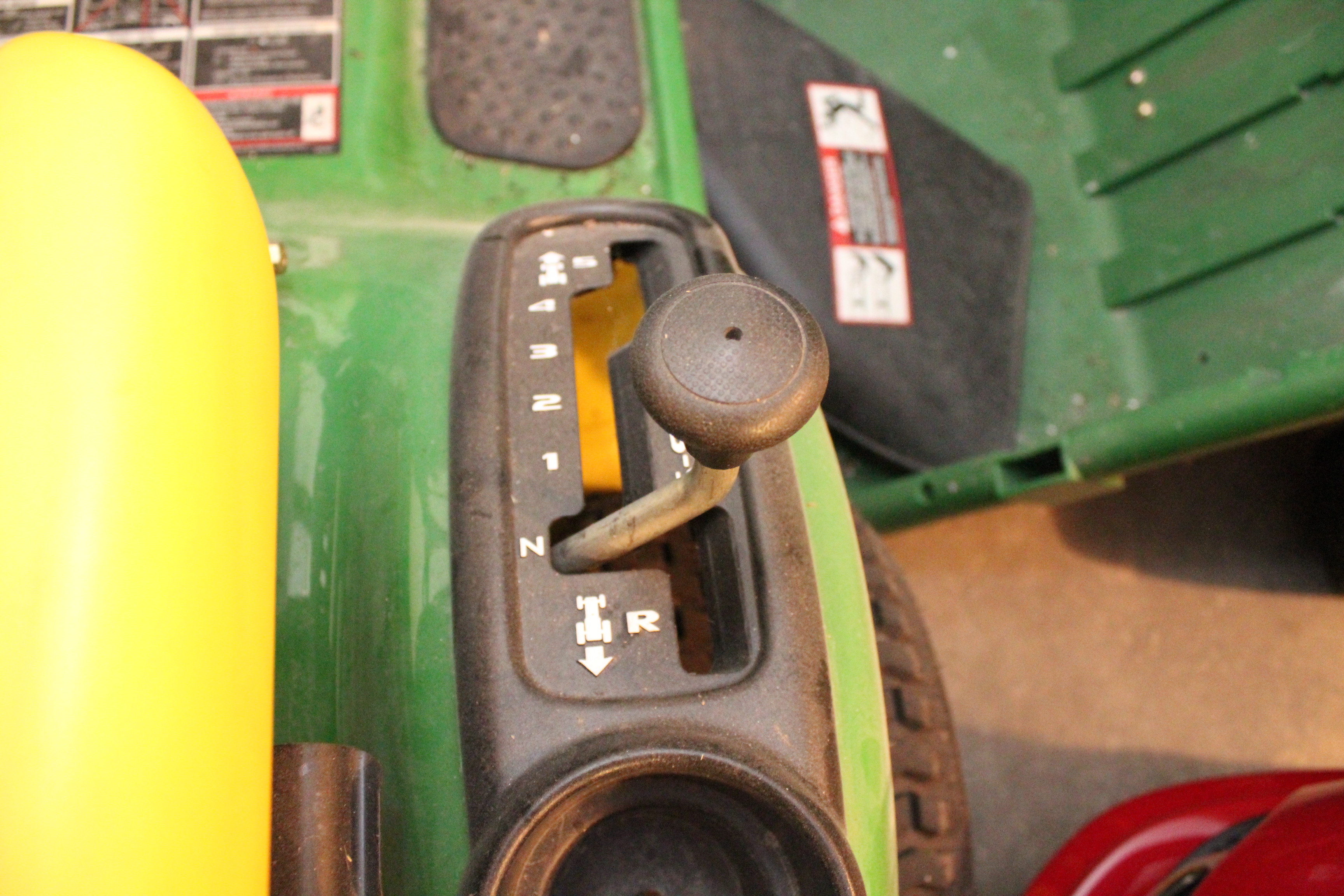 LA105 John Deere Tractor 100 Series and Trailer