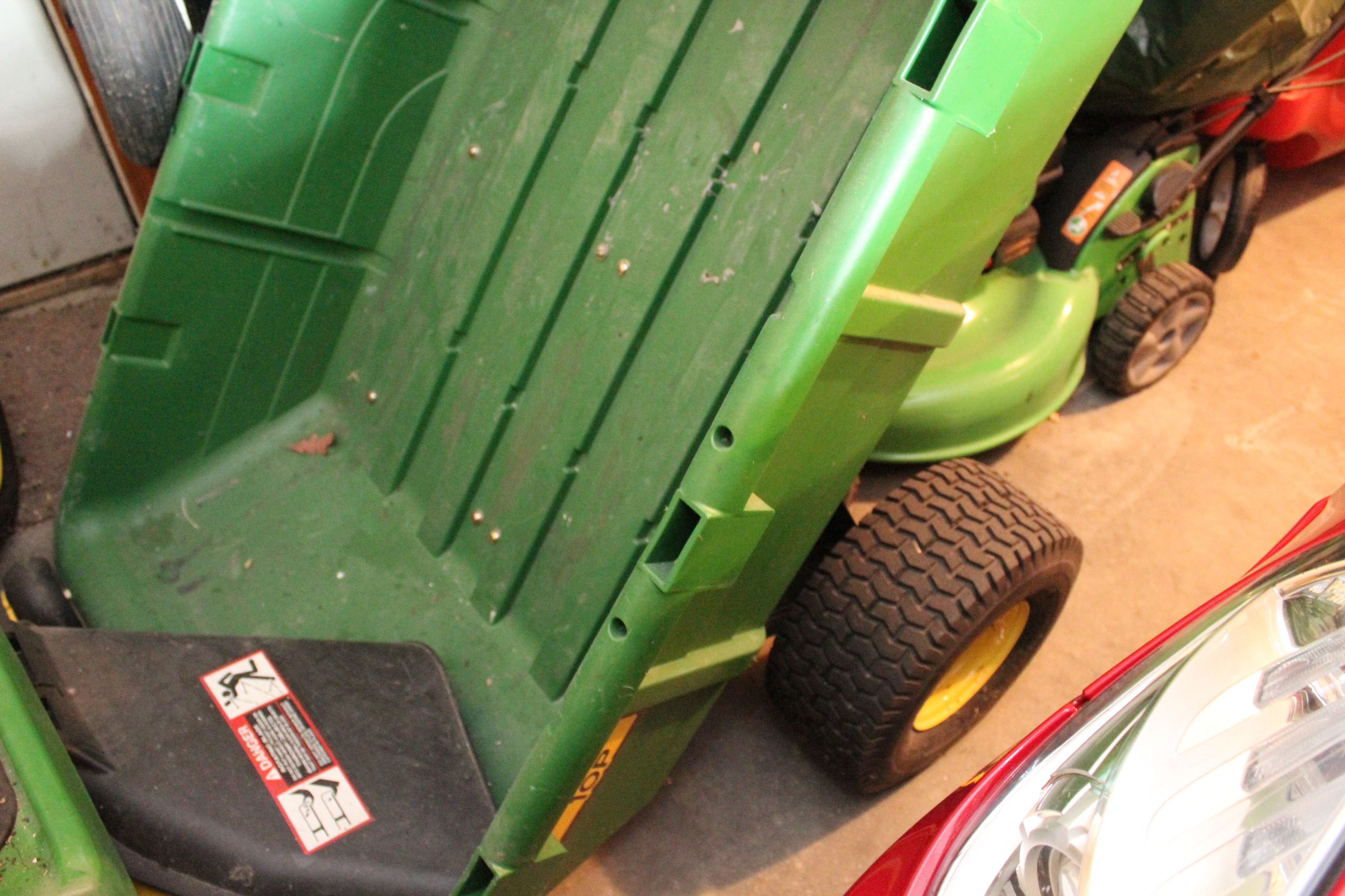 LA105 John Deere Tractor 100 Series and Trailer