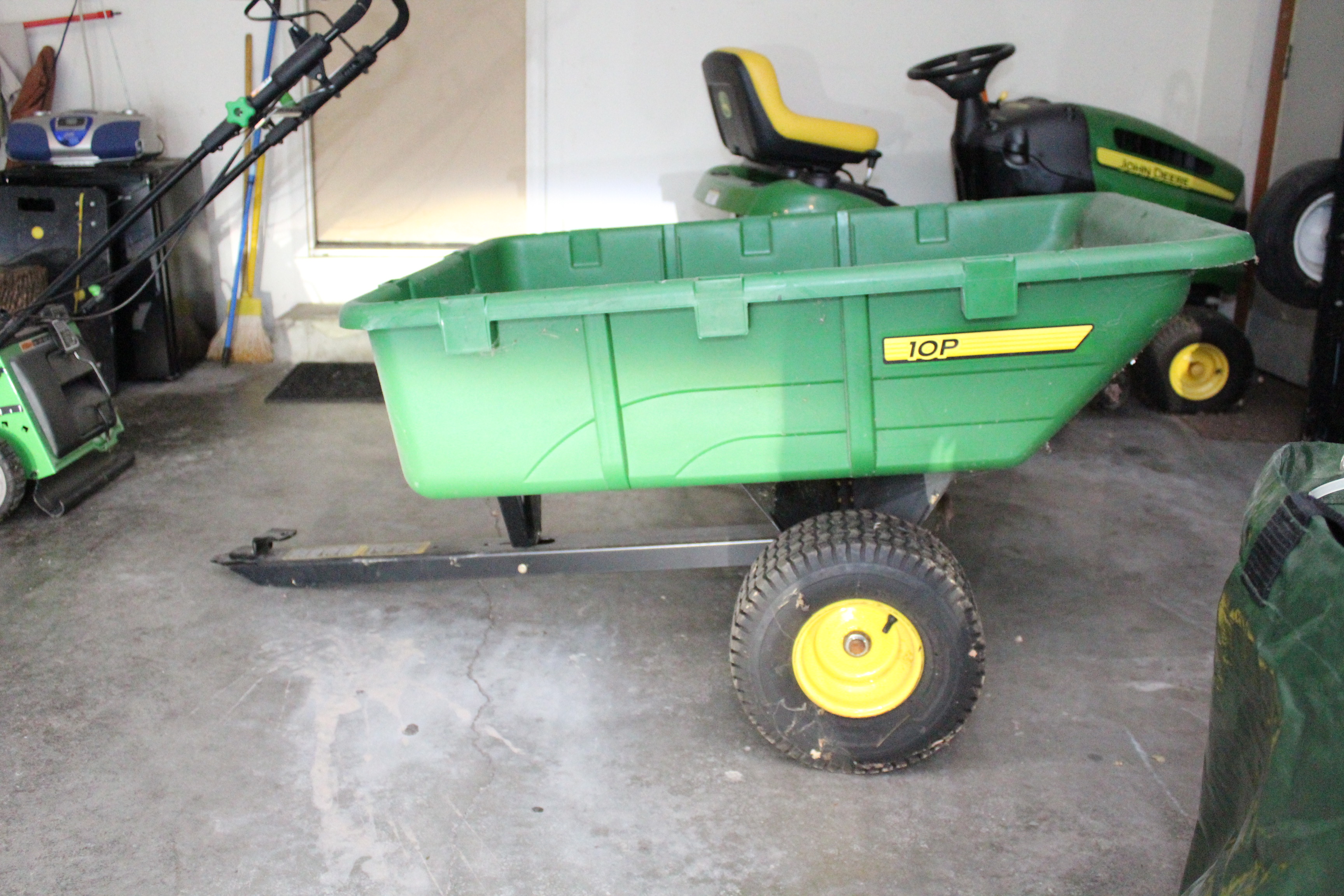 LA105 John Deere Tractor 100 Series and Trailer