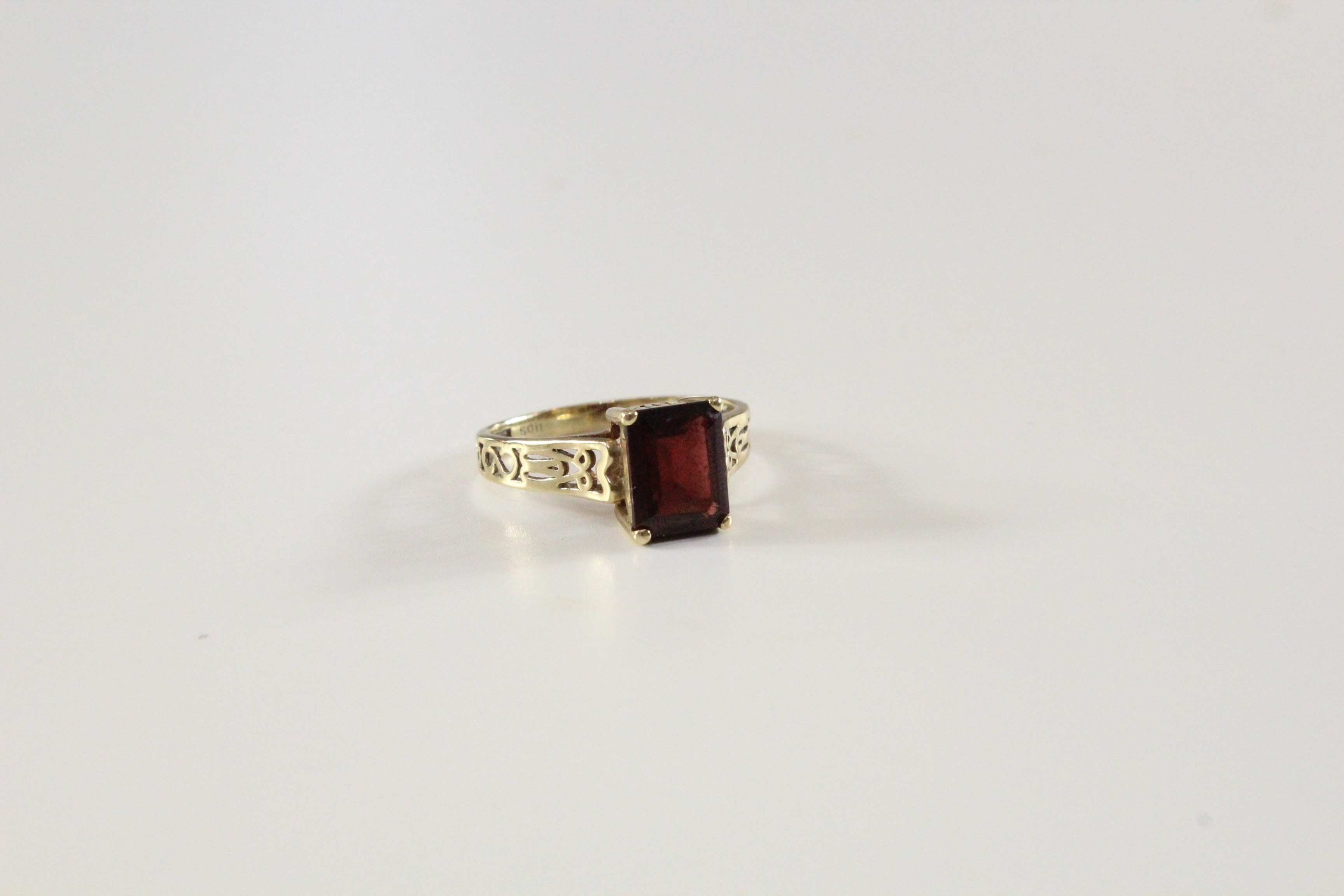 10K Yellow Gold Garnet Ring