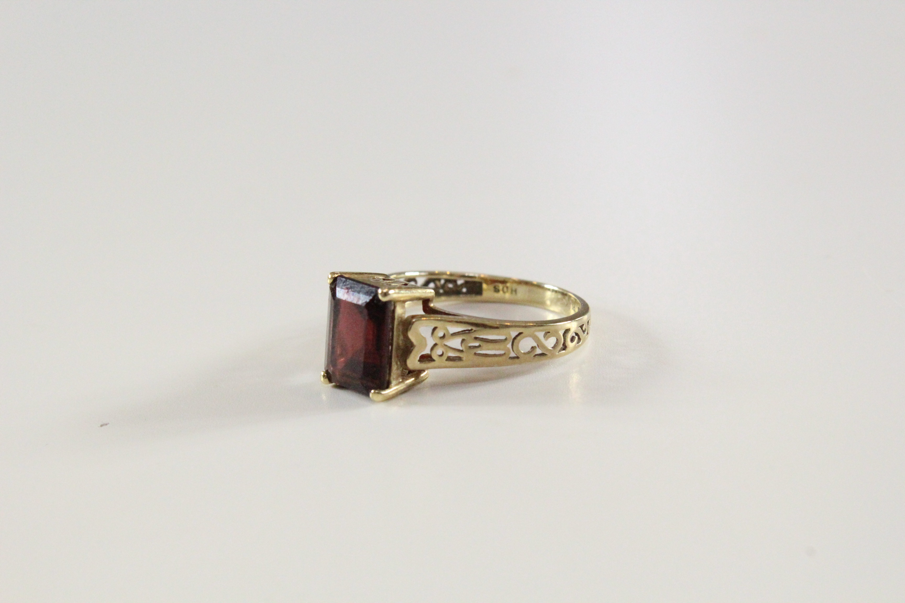 10K Yellow Gold Garnet Ring