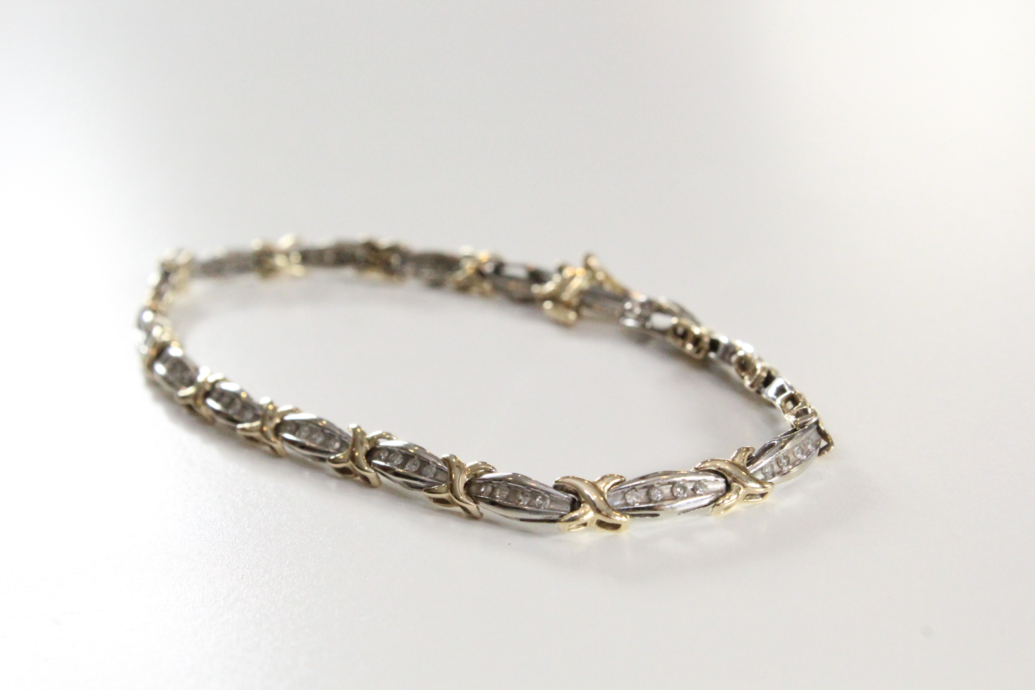 10K White Gold Diamond Bracelet