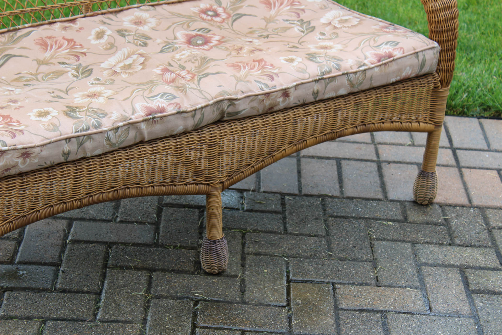 Bellini Wicker Loveseat