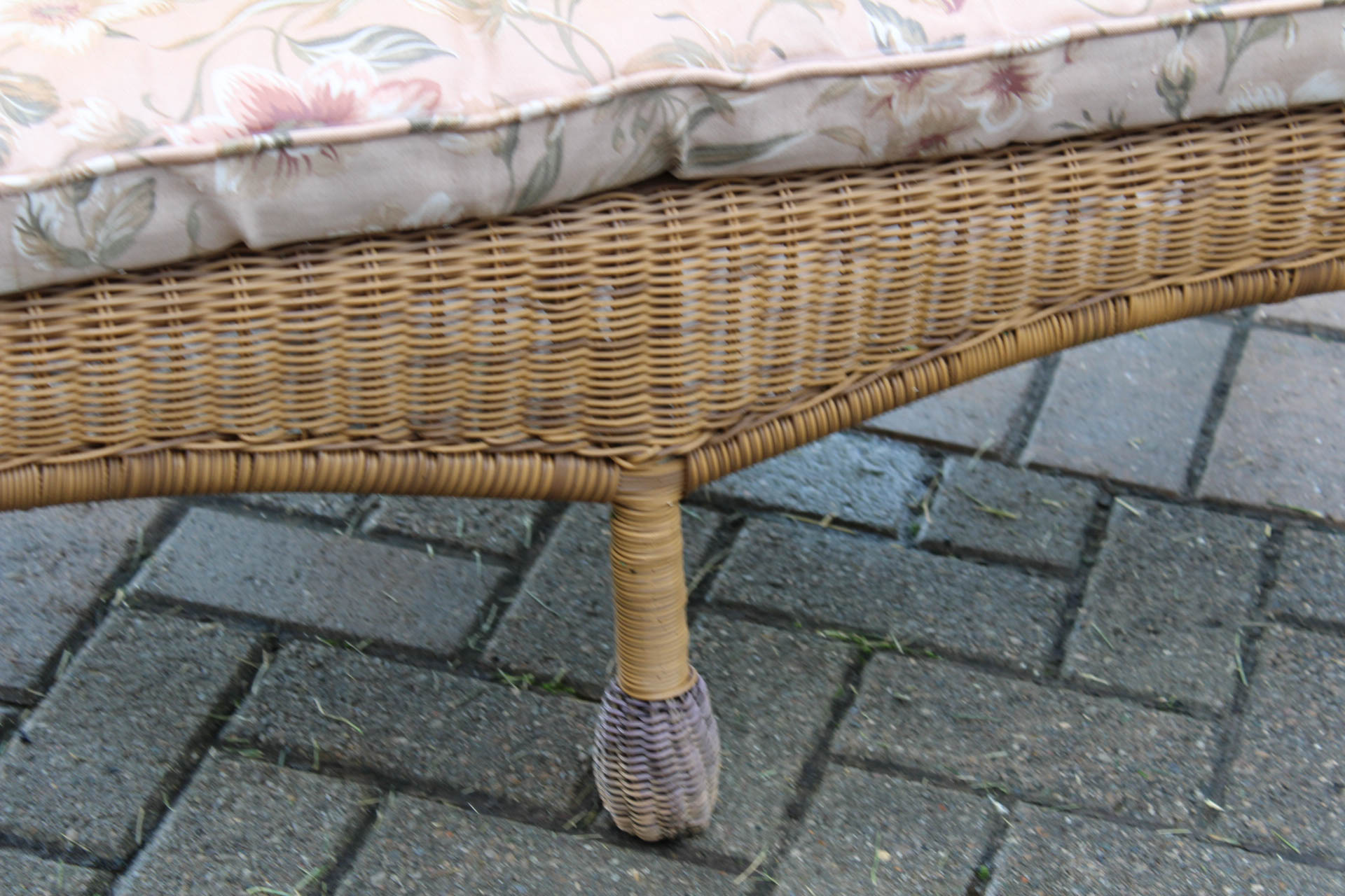 Bellini Wicker Loveseat