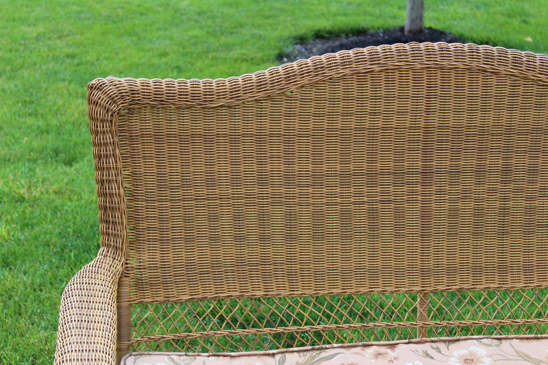 Bellini Wicker Loveseat