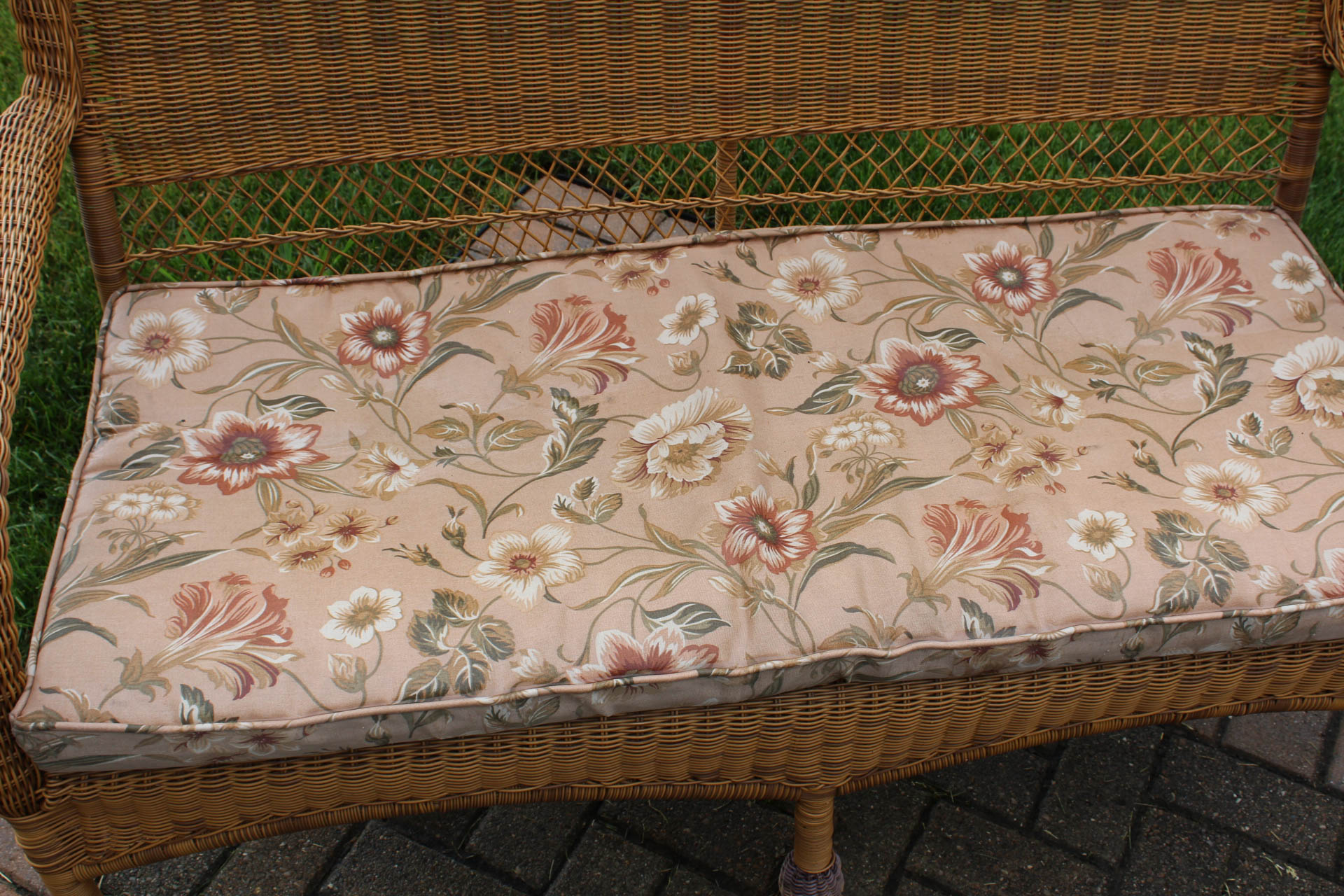 Bellini Wicker Loveseat