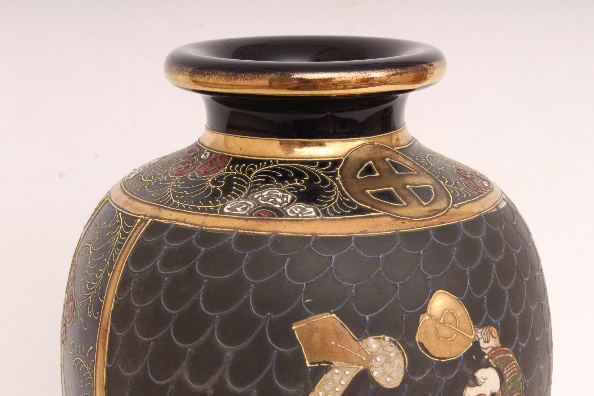 Antique Japanese Satsuma Kinkozan Vase