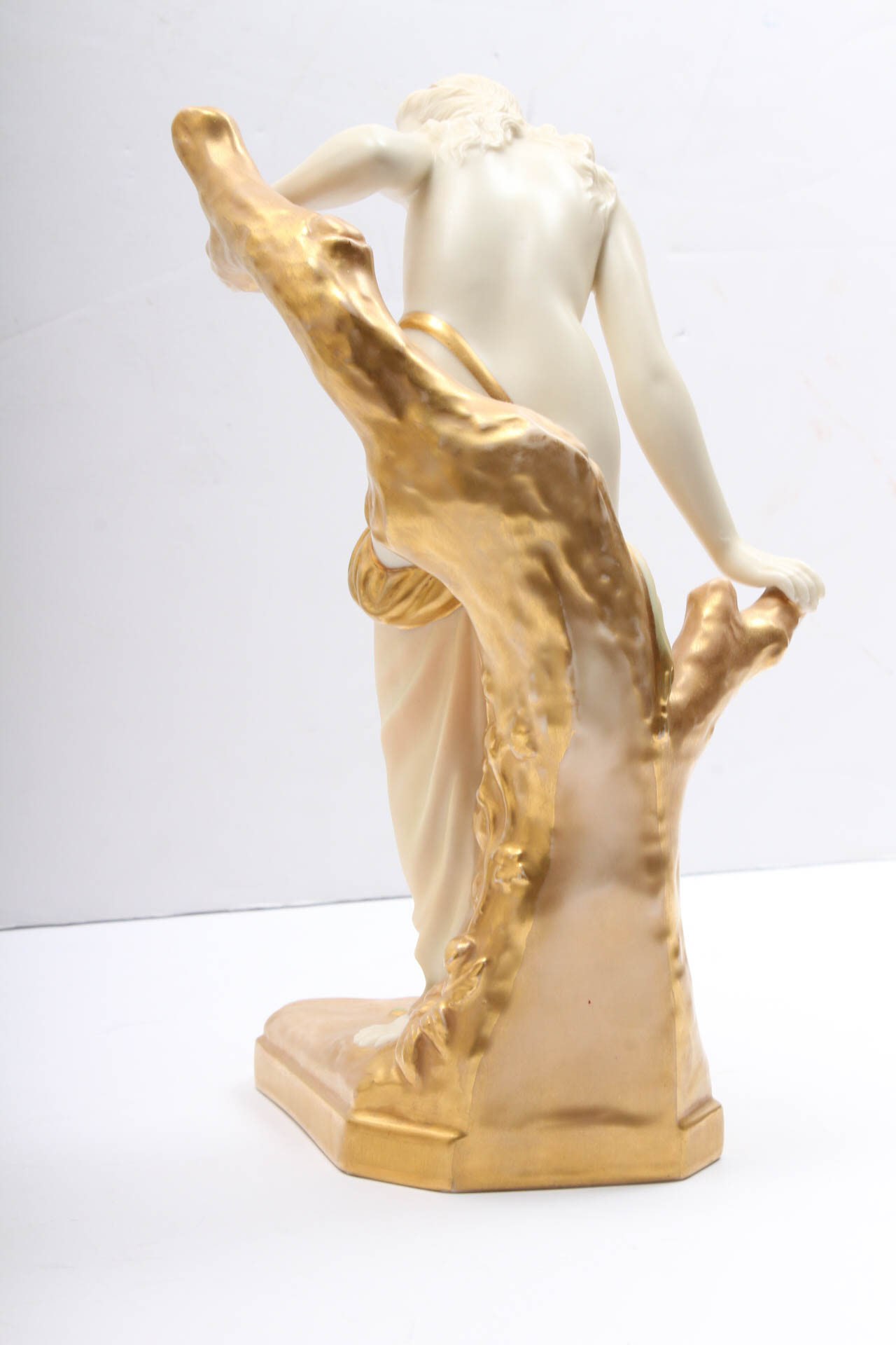 Royal Worcester Figurine "The Bather Surprised"