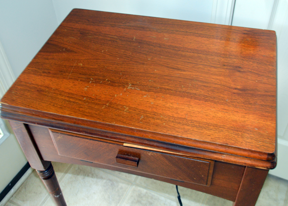 Singer Built-In Sewing Machine With Cabinet