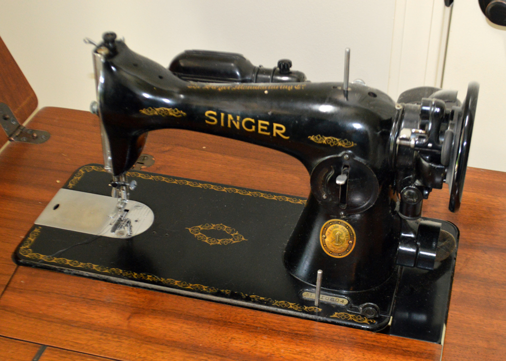 Singer Built-In Sewing Machine With Cabinet
