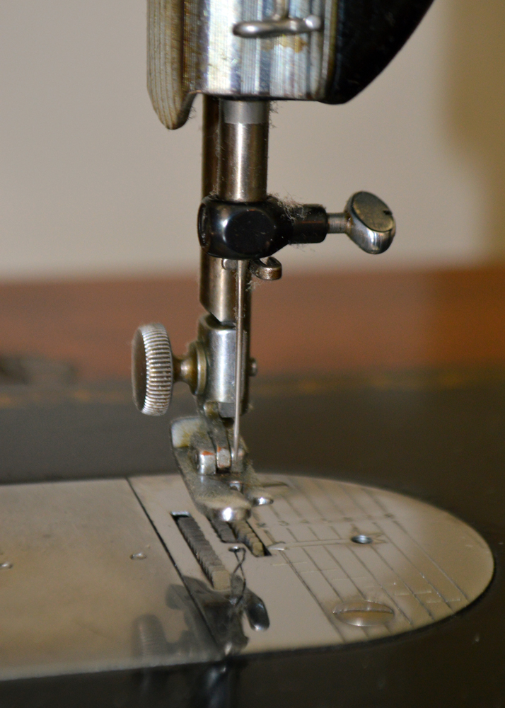 Singer Built-In Sewing Machine With Cabinet