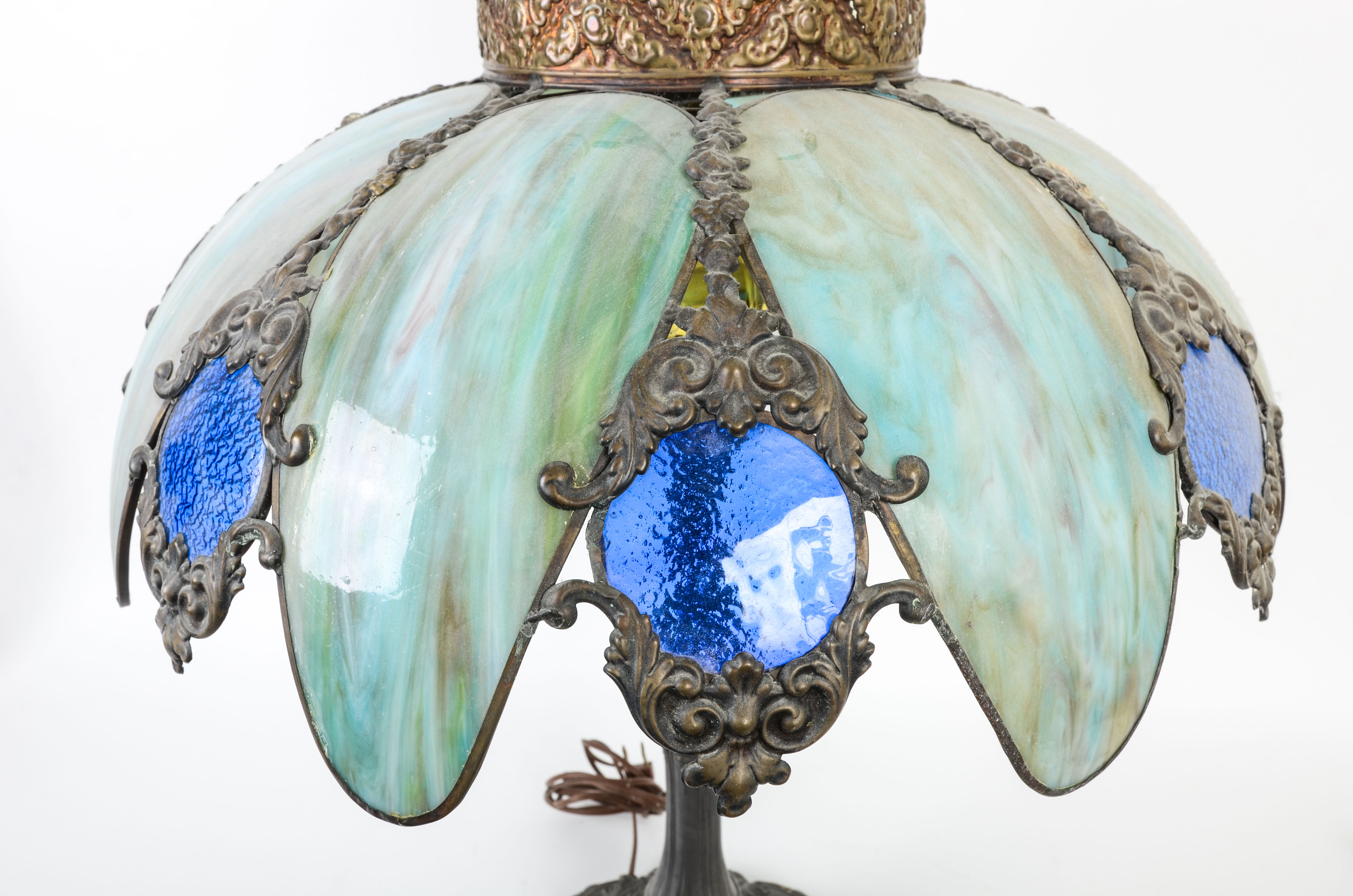 Vintage Style Leaded Glass Table Lamp