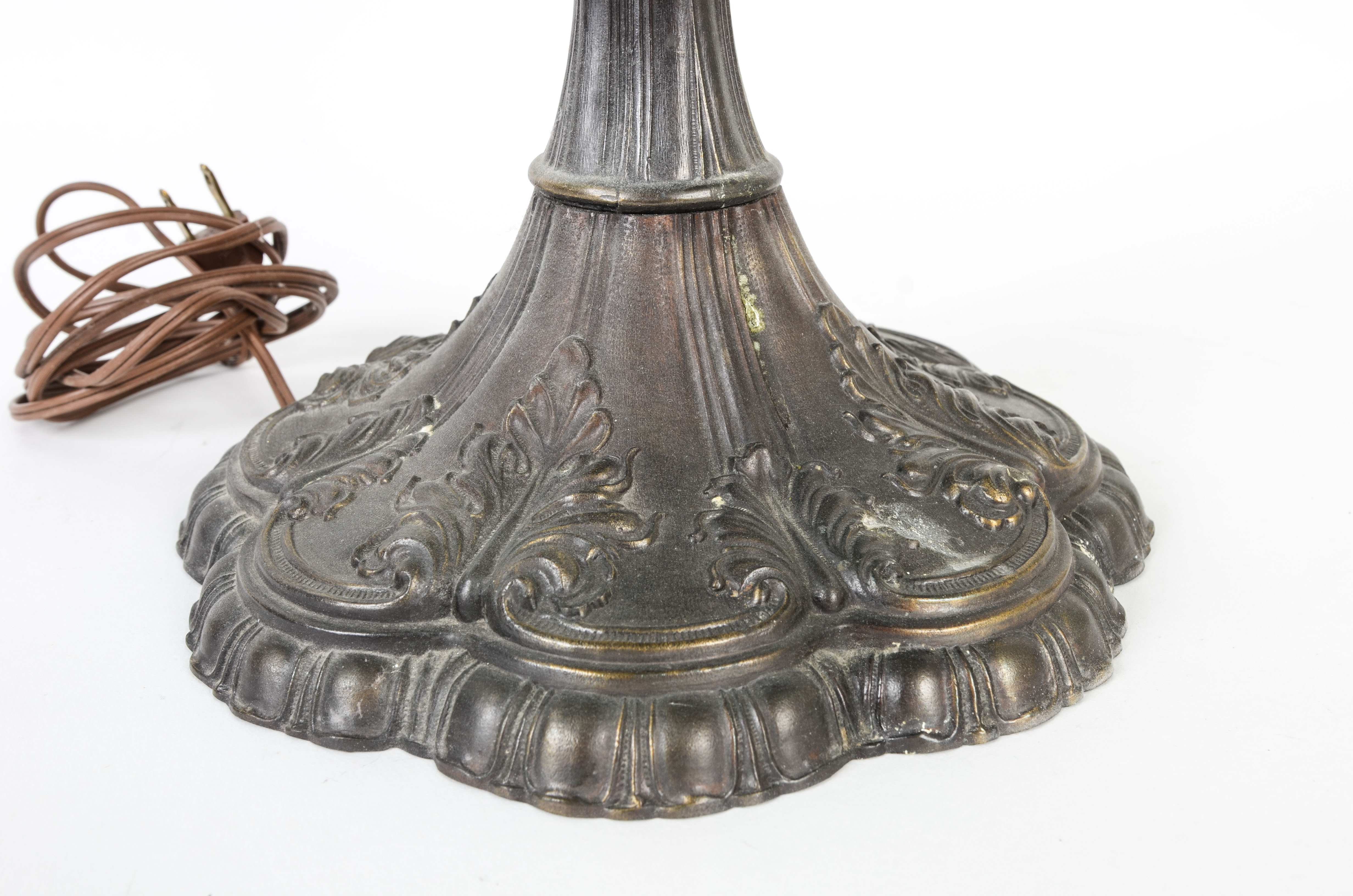 Vintage Style Leaded Glass Table Lamp