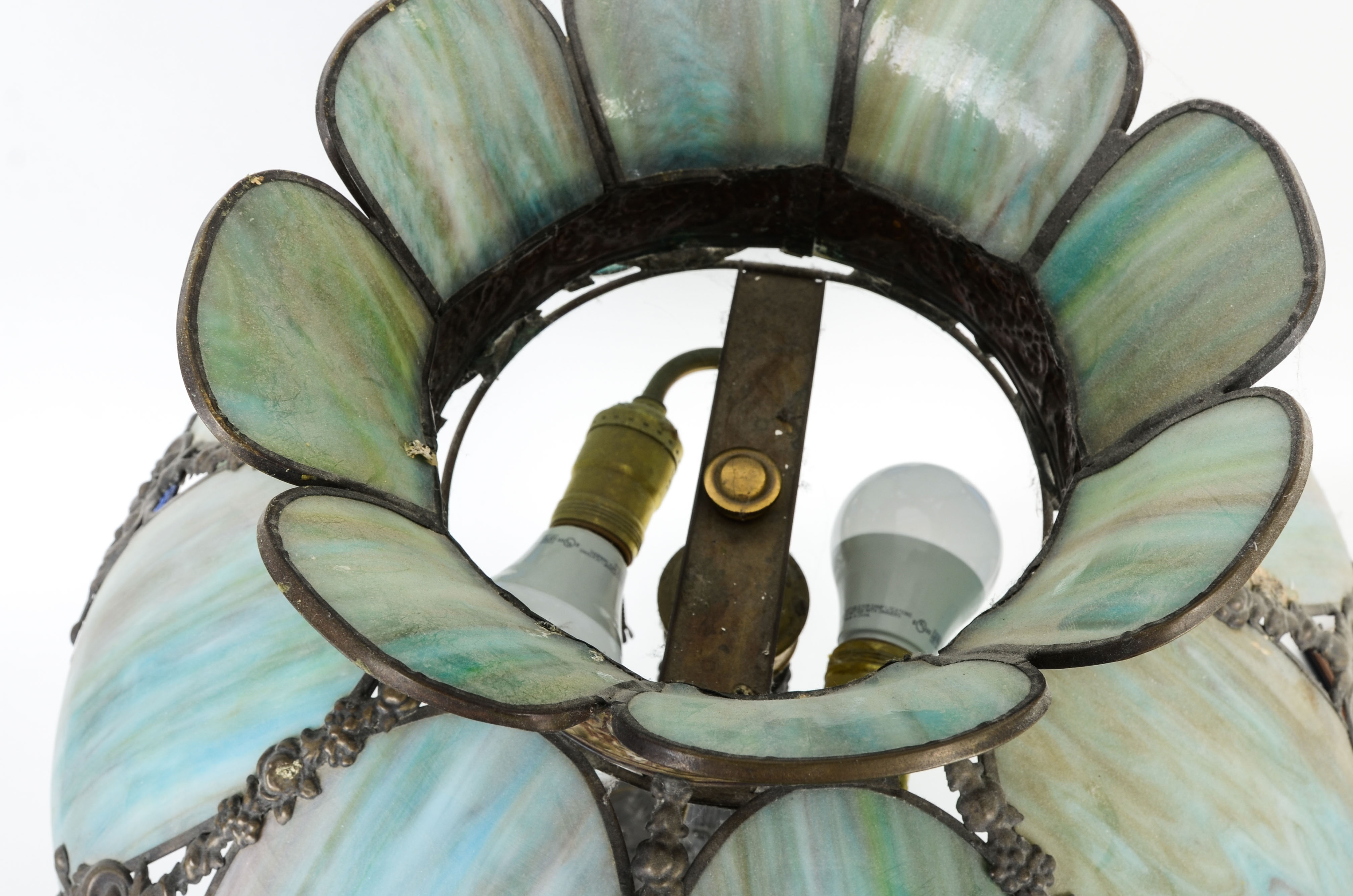 Vintage Style Leaded Glass Table Lamp